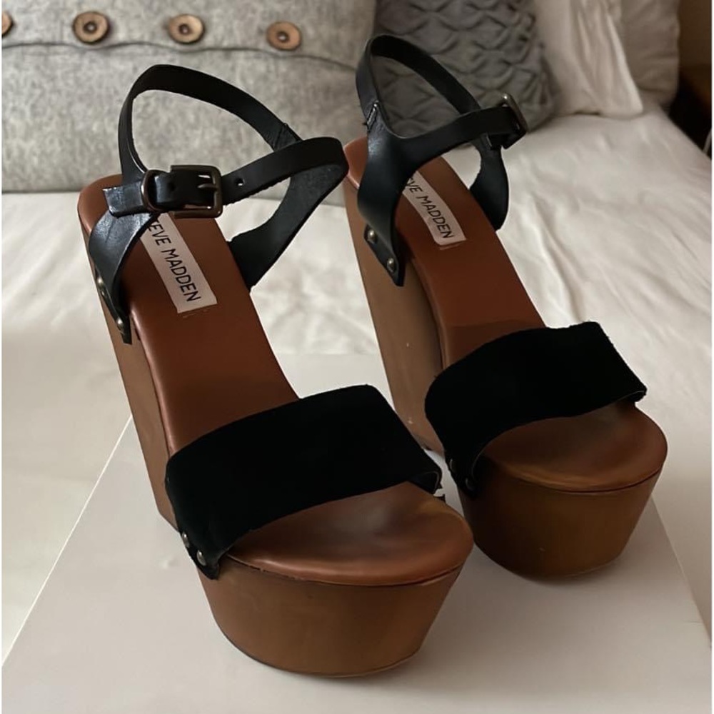 Steve Madden Behold Black Multi Wedge Sandal Size 5